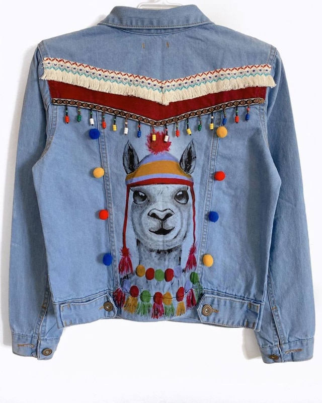 Instagram/Reprodução Jaqueta customizada pela designer de moda Bruna Godoy