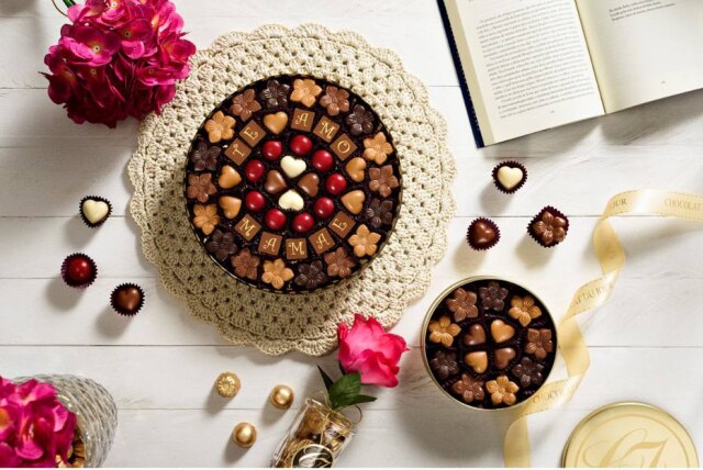 Chocolat du Jour Caixa de bombons sortidos para o Dia das Mães.