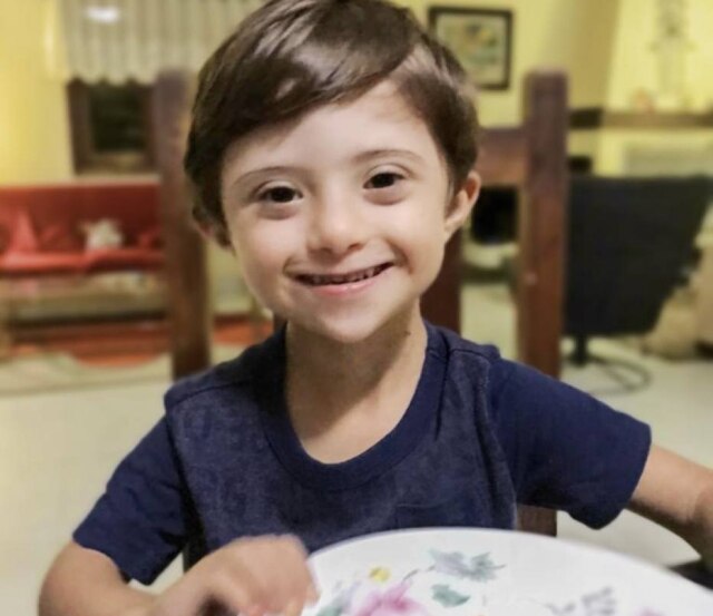 Arquivo pessoal O pequeno Lucas, de cinco anos de idade, que tinha dificuldade na mastigação