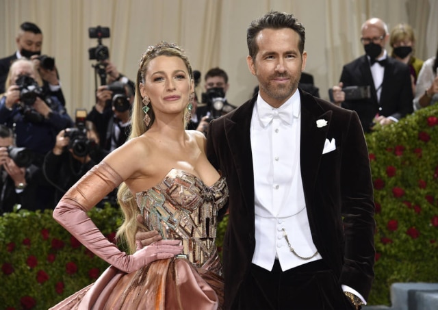 Blake Lively e seu marido, o ator Ryan Reynolds, no tapete vermelho.