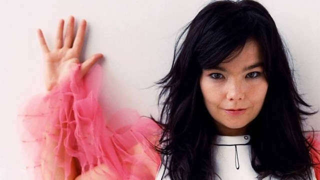Divulgação/Facebook A cantora Björk comemora 50 anos de vida e ganha exposição sobre sua trajetória no MoMA, em Nova York