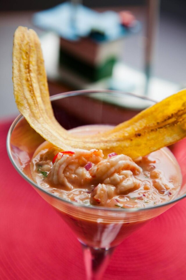Divulgação Receita do Suri Ceviche Bar, é feito com camarões crus, Tabasco, ketchup, maionese, conhaque e suco de limão e laranja. Veja como fazer.