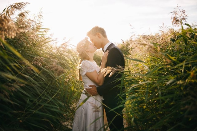 Pixabay Cientistas indicam que mulheres são mais felizes quando se casam com homens mais altos
