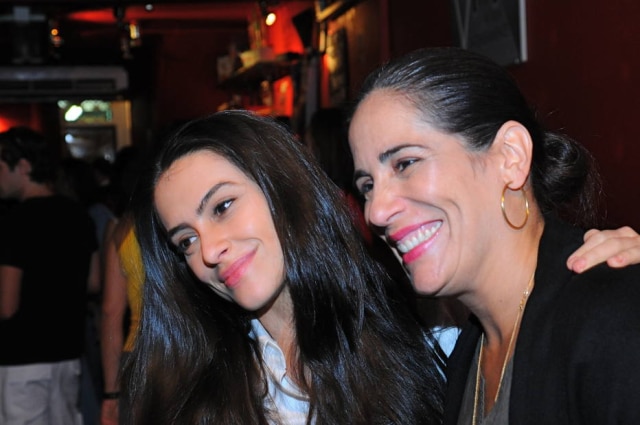 Juan Guerra / Estadão A atriz Cleo Pires tentou justificar o fato de ter deixado de seguir Gloria Pires, sua mãe, nas redes sociais.