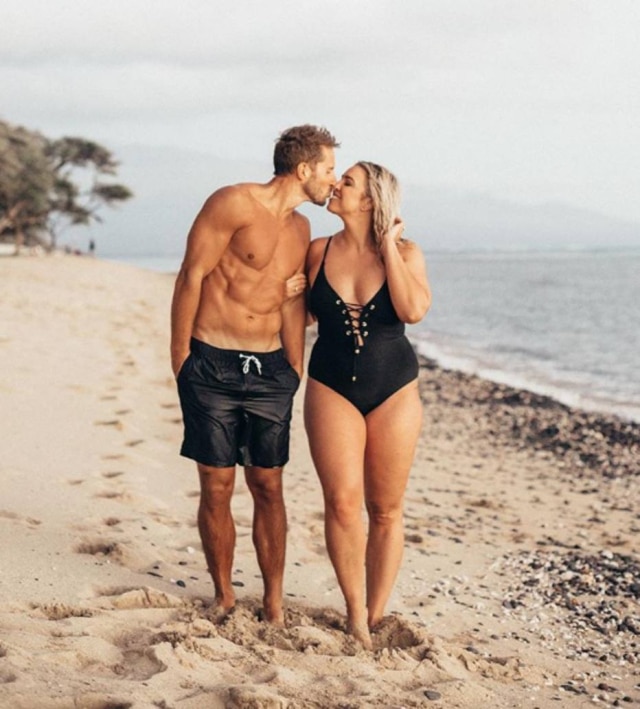 Instagram/@jennakutcher Uma blogueira norte-americana fez post respondendo comentário sobre as inseguranças de ter um marido com corpo muito melhor do que o dela