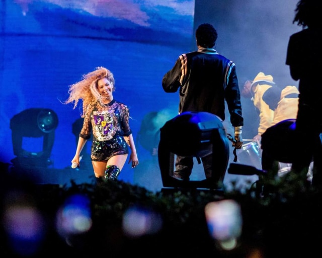 Kyle Grillot/ AFP Beyoncé e o marido Jay-Z no palco do Coachella