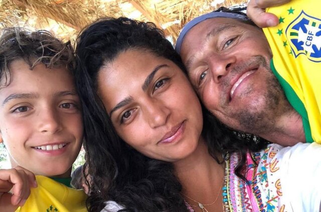 Instagram / @iamcamilaalves Levi, Camila Alves e Matthew McConaughey