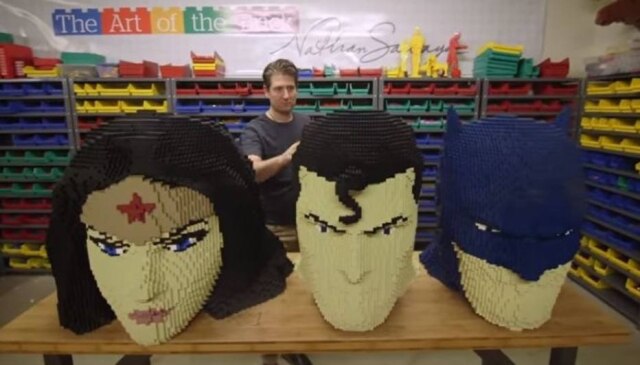 Reprodução/DC São Paulo receberá maior exposição do mundo de personagens da DC feitos de Lego.