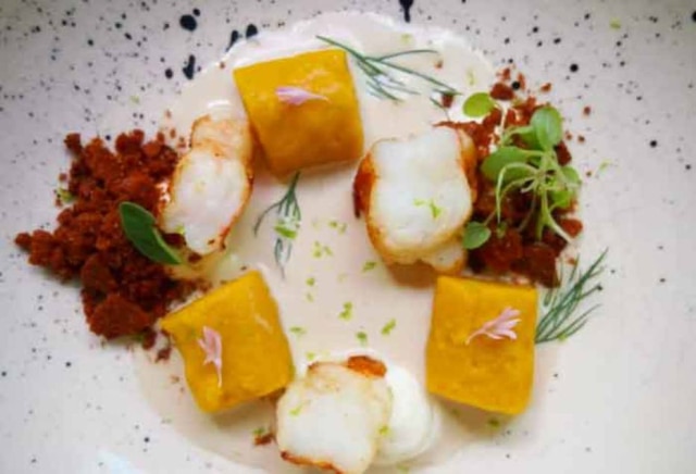 Franklin Silva A receita. Nhoque de abóbora com camarões, molho de ostras frescas e crocante de castanha-do-pará