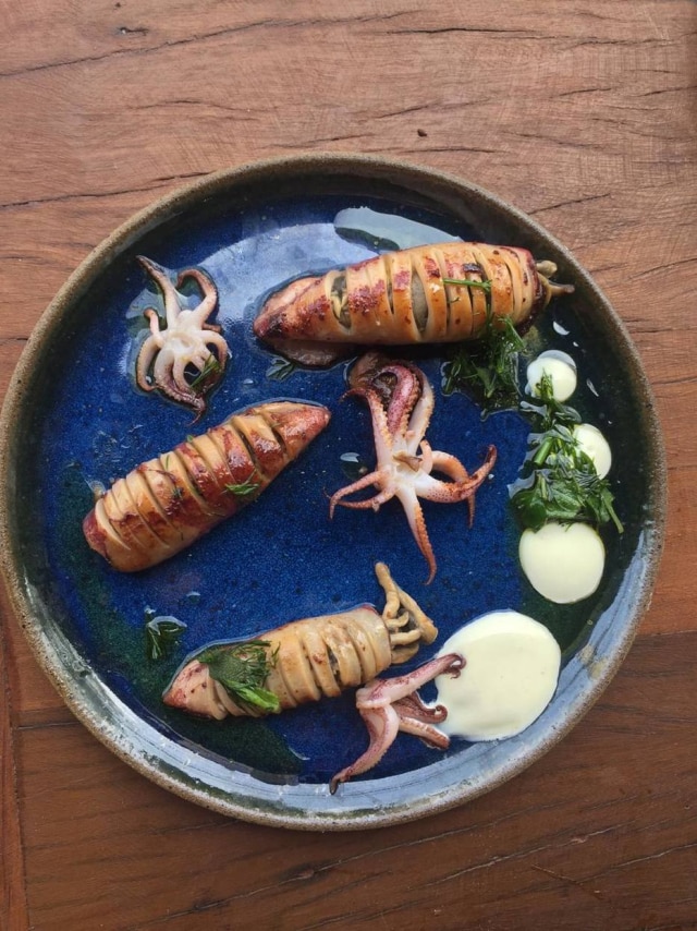 Patrícia Ferraz/Estadão Minilulas grelhadas, recheadas com shimeji, aioli e páprica defumada.