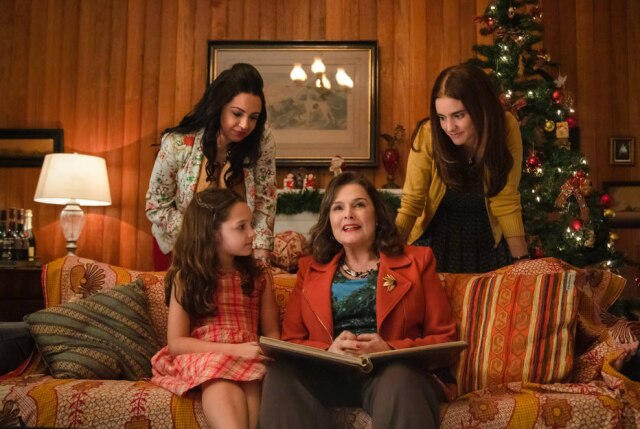 Netflix / Divulgação A atriz Louise Cardoso (centro) faz parte do elenco do filme, que conta com nomes como Elisa Pinheiro e Danielle Winits