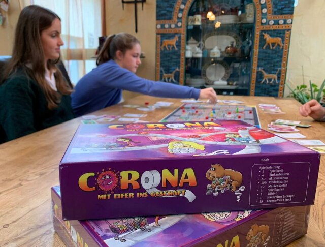 Annkathrin Weiss/Reuters O jogo 'Corona', criado por irmãs alemãs, teve sucesso de demandas.