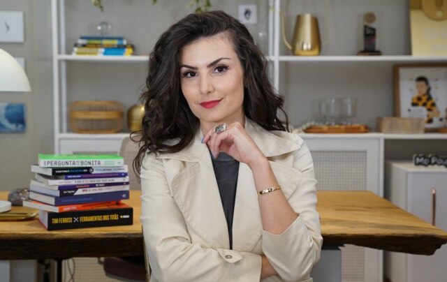 Divulgação Nathalia Arcuri apresentava o programa 'Me Poupe' na RedeTV!