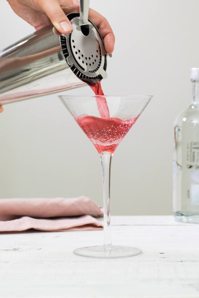 Unsplash O strainer é um bom apetrecho para drinks batidos