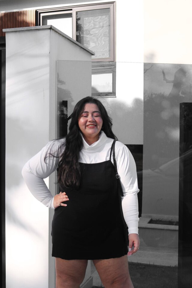 @laylabrigido Aos 17 anos, a influenciadora Layla Brigido descobriu um câncer e após as sessões de quimioterapia acabou engordando. Onze anos depois ela atua com criação de conteúdo fat fashion.