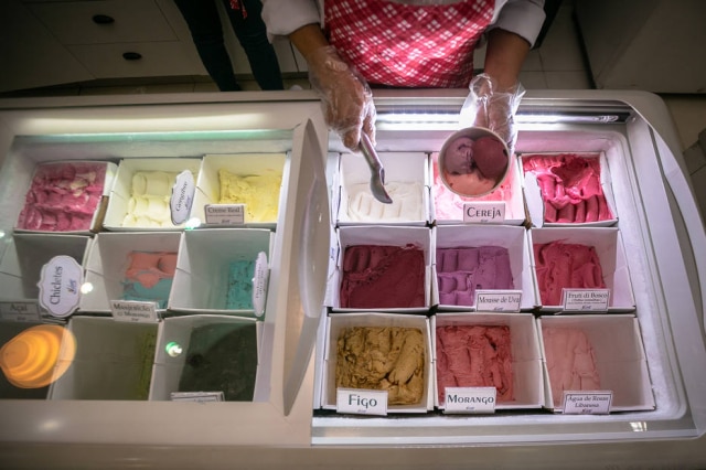At Damp, you can find grape mousse ice cream, vanilla condensed milk, and other varieties.