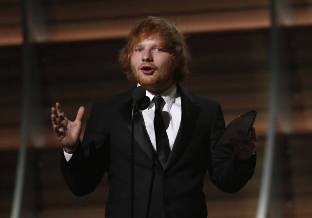 REUTERS/Mario Anzuoni/File Photo Ed Sheeran disse, em entrevista, que seu próximo álbum, 'Divide', será um sucesso de vendas.