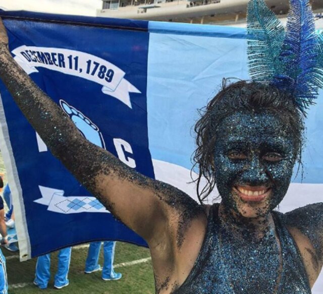 https://www.instagram.com/alexkosz/ Alex se pinta para os eventos esportivos de sua faculdade