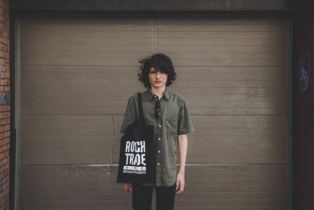 George Etheredge/The New York Times Finn Wolfhard, de 14 anos, foi criticado por não parar para cumprimentar fãs.
