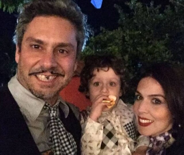 Instagram/@alexandrenero Alexandre Nero e Karen Brusttolin e o filho Noá.