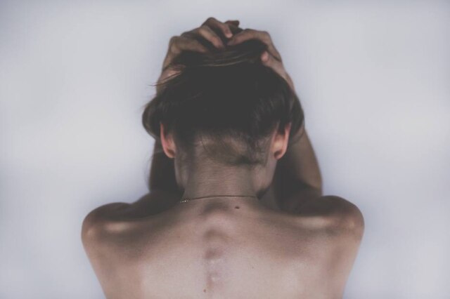 Pixabay Problemas de saúde, como dores de cabeça, podem estar associados às tensões que o ser humano acumula na medula espinhal ao longo da vida.