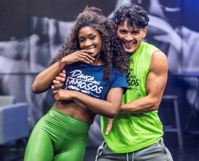 Paulo Belote/Globo Erika Januza e Elias Ustariz, seu parceiro de dança no 'Dança dos Famosos'.