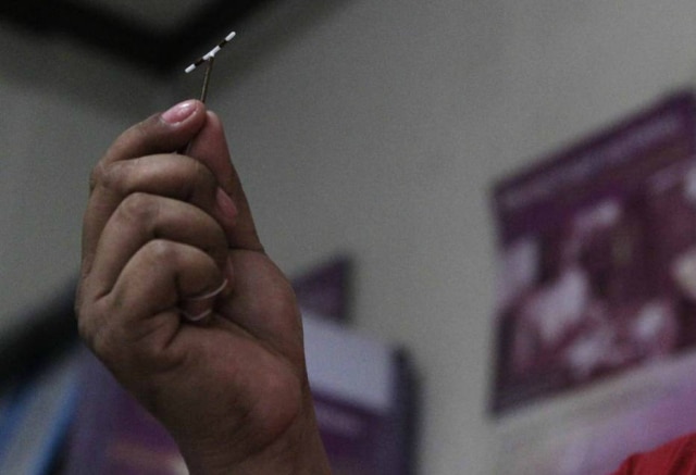 Janis Alano/Reuters O DIU hormonal tem duração de cinco anos no organismo enquanto o de cobre pode permanecer por dez anos.