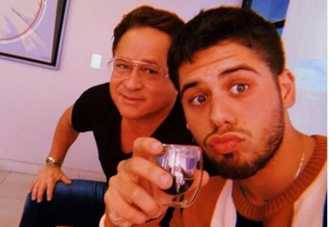 Instagram/@zefelipecantor O cantor sertanejo Leonardo e o filho Zé Felipe, que descobriu diagnóstico de espondilite anquilosante.