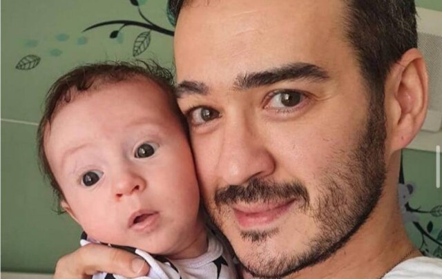 Instagram/ @omarcosveras Marcos Veras compartilha fotos em comemoração aos três meses do filho Davi