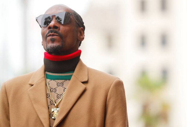 REUTERS/Mike Blake Rapper Snoop Dogg na Calçada da Fama, em Los Angeles.