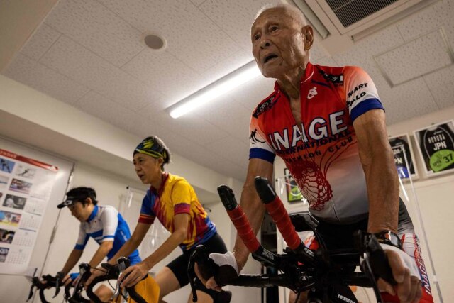 YUKI IWAMURA / AFP Circuito de Ironman no Mundial envolve nadar 3,86 quilômetros, percorrer 180,25 quilômetros de bicicleta e correr uma maratona (42,195 km).